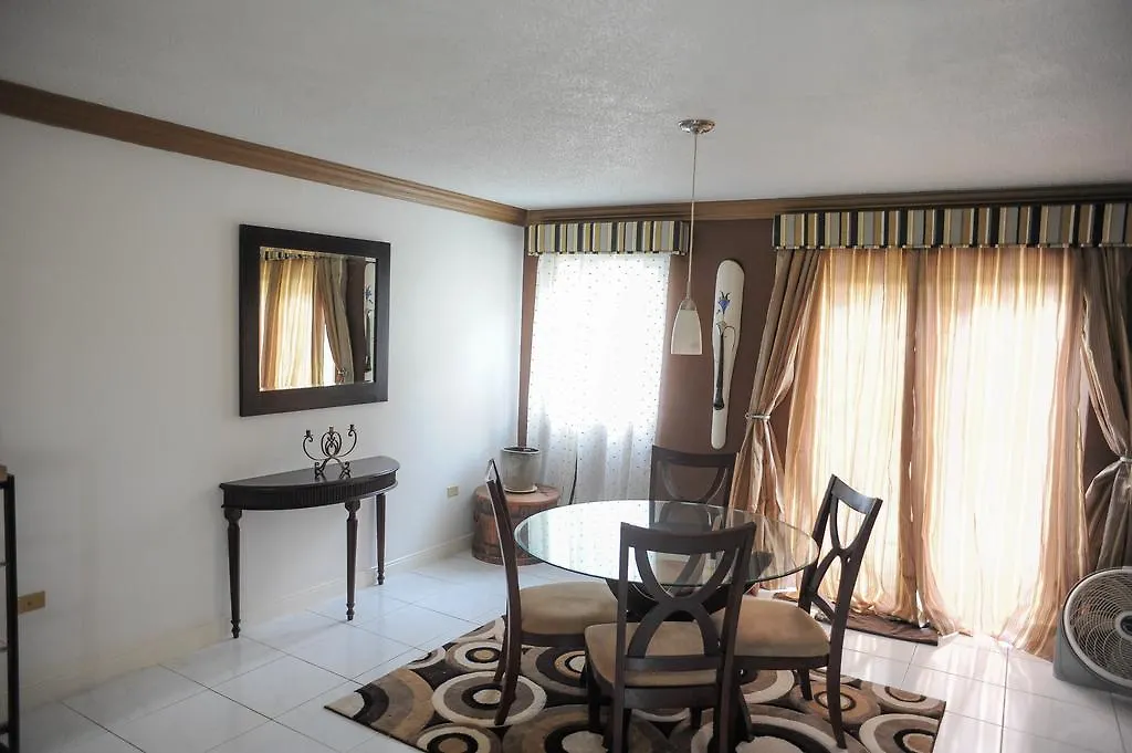 Mango Walk Country Club Suites Montego Bay Apart Otel
