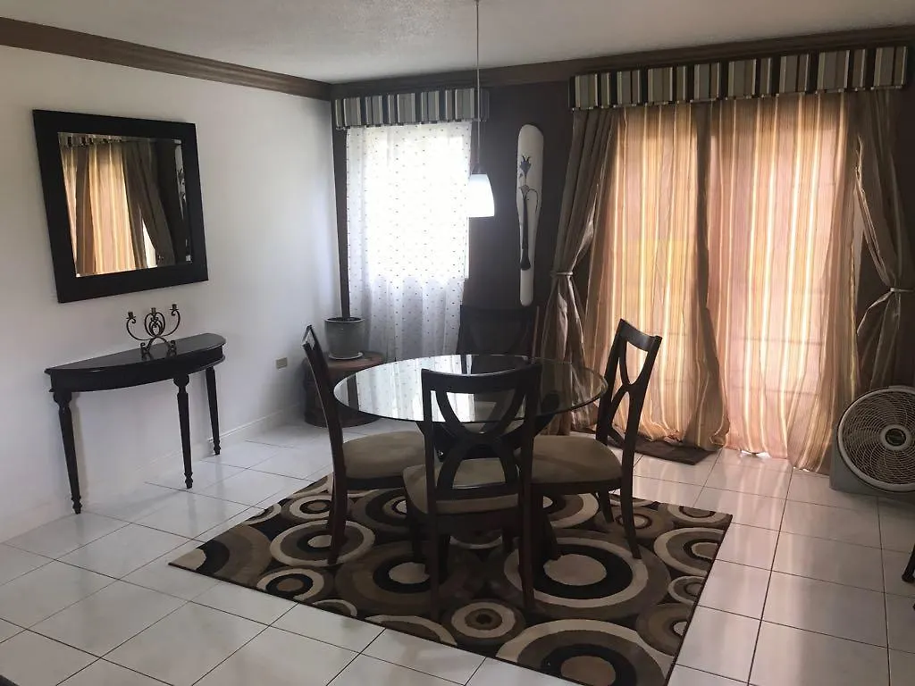 Mango Walk Country Club Suites Montego Bay Apart Otel