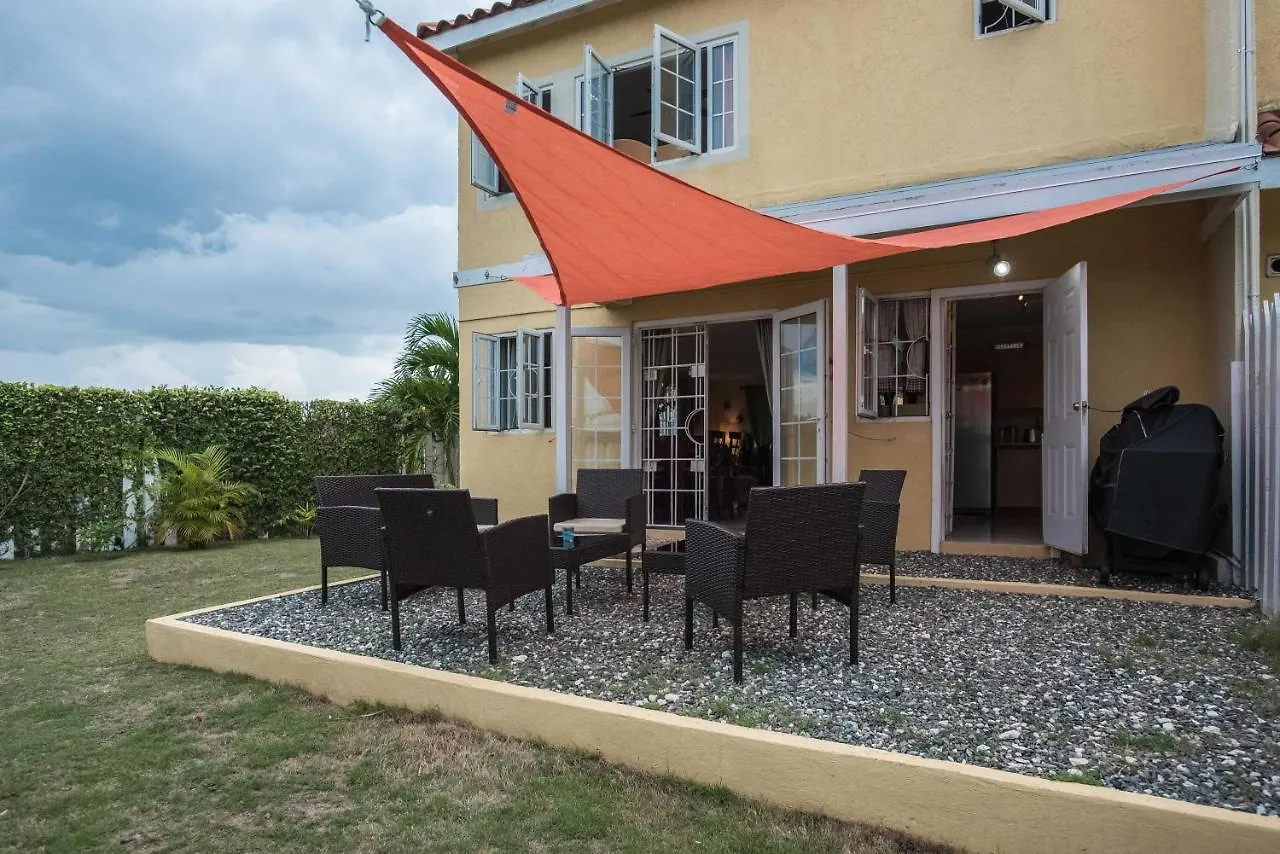 Mango Walk Country Club Suites Montego Bay Apart Otel